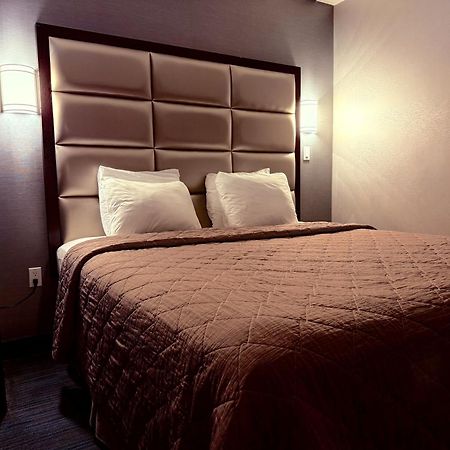 Umbrella Hotel Bronx New York Exterior photo