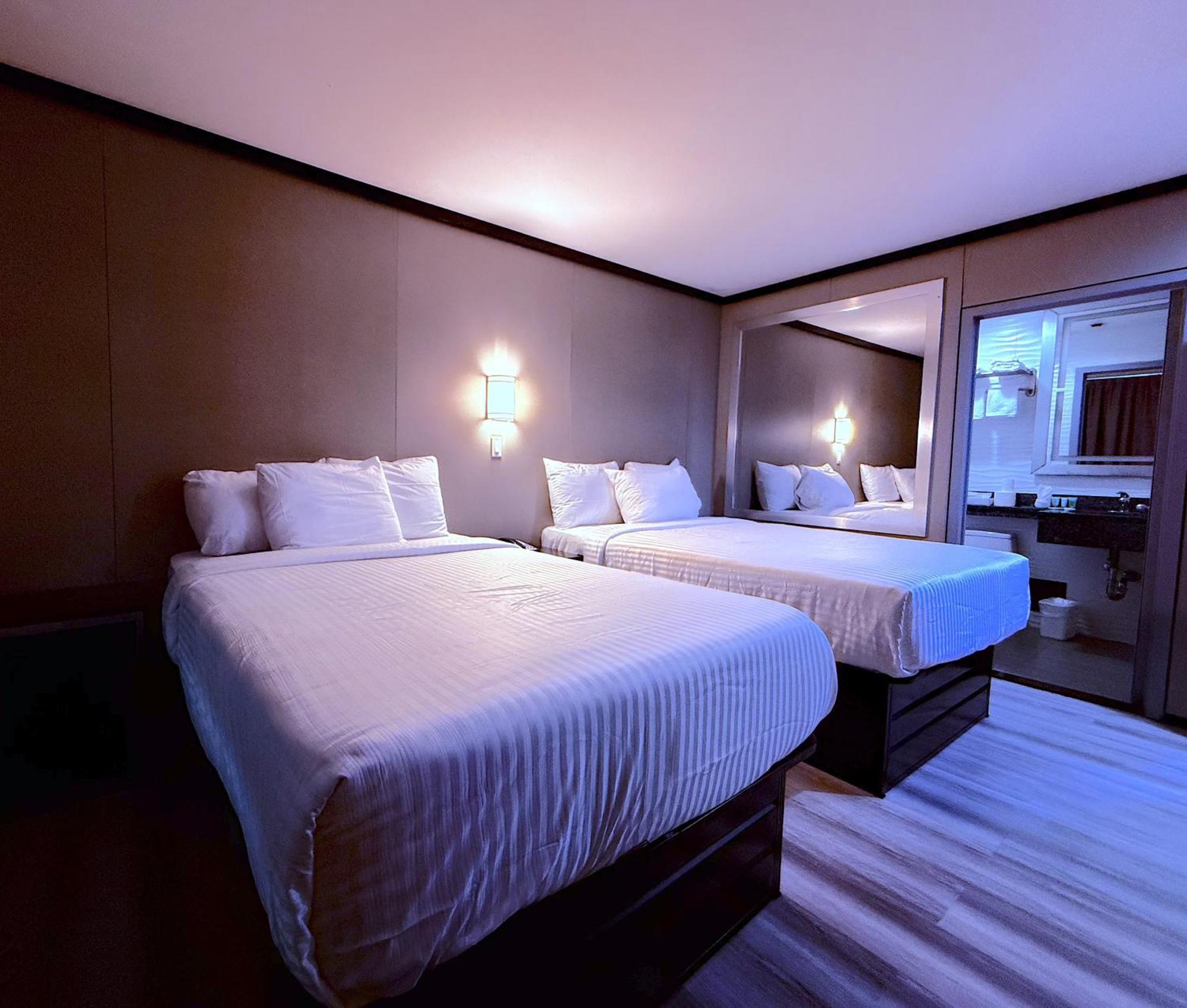 Umbrella Hotel Bronx New York Exterior photo